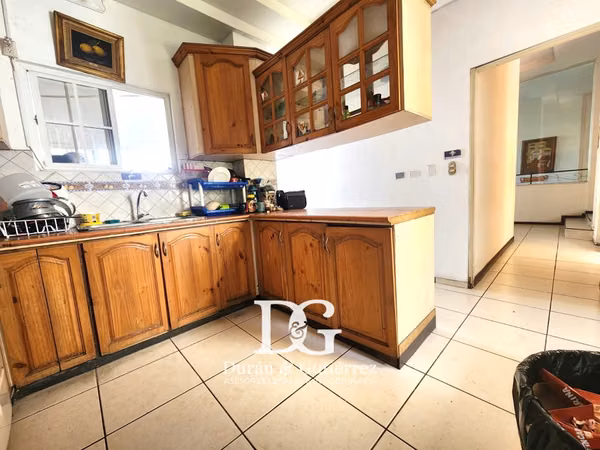 VENDO CASA GRANDE EN LOMAS DE SAN FRANCISCO CERCA DE LA UCA