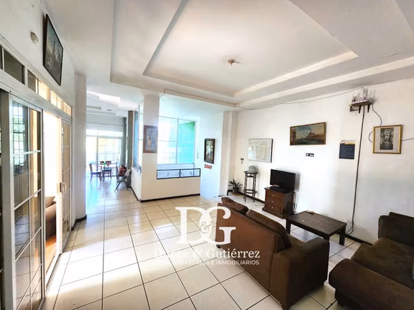VENDO CASA GRANDE EN LOMAS DE SAN FRANCISCO CERCA DE LA UCA