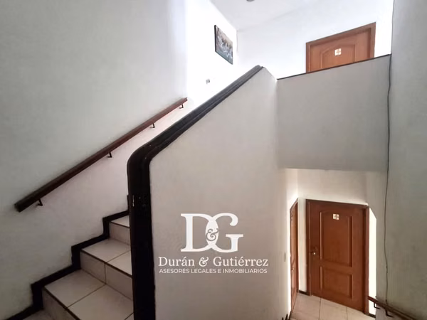 VENDO CASA GRANDE EN LOMAS DE SAN FRANCISCO CERCA DE LA UCA