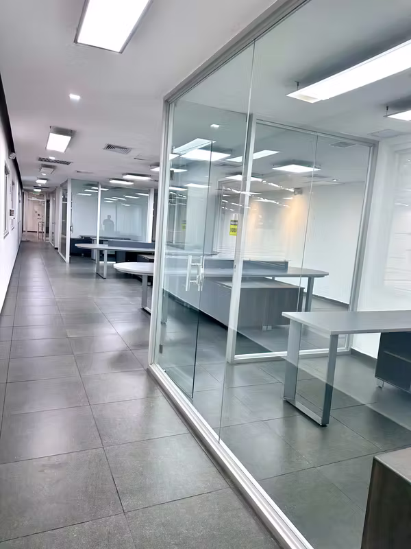 Bodega ALQUILER / ANTIGUO CUSCATLÁN 1400 m2 bodega y 600 m2 oficinas