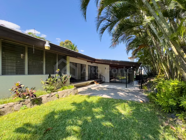 Casa comercial en venta en San Benito, San Salvador