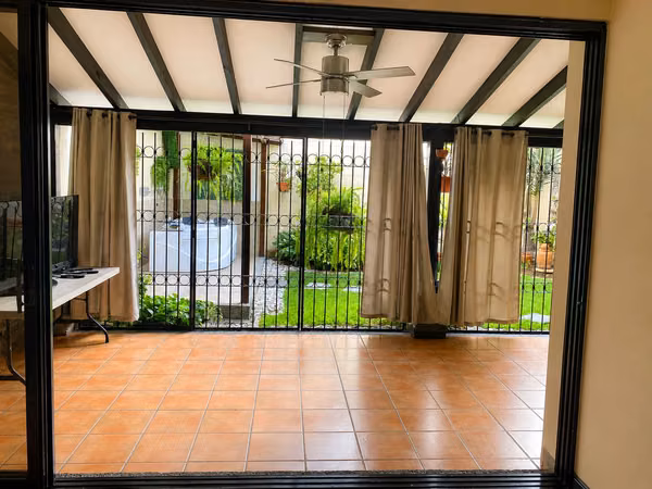 Casa en venta – Urbanización Madreselva, Antiguo Cuscatlán