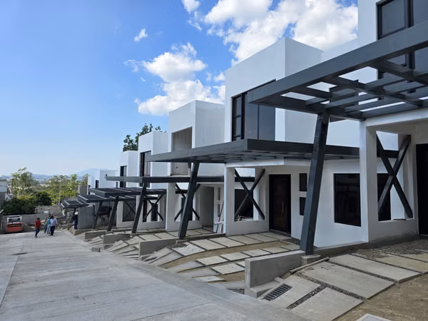 PORTAL OF SAN CLEMENTE HOUSE OF 2 LEVELS MODERN TO PREMIERE, IMMEDIATE TO ROAD OF COMALAPA KM 4