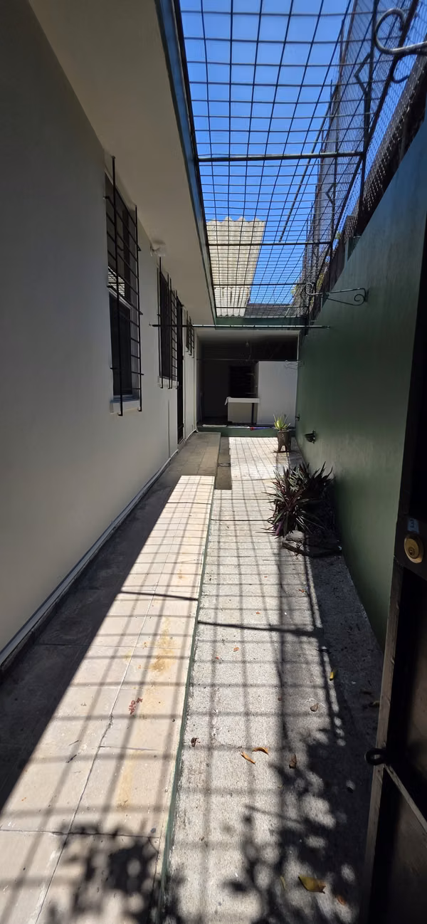 ALQUILO LOCAL  CON CASA  en Gabriela Mistral.