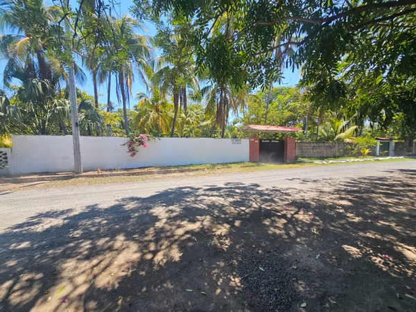Terreno amplio con casa playa San Diego