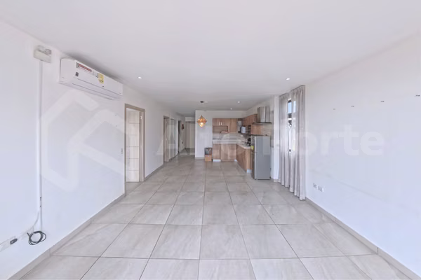 Apartamento en venta en Colonia Escalón con tres bodegas