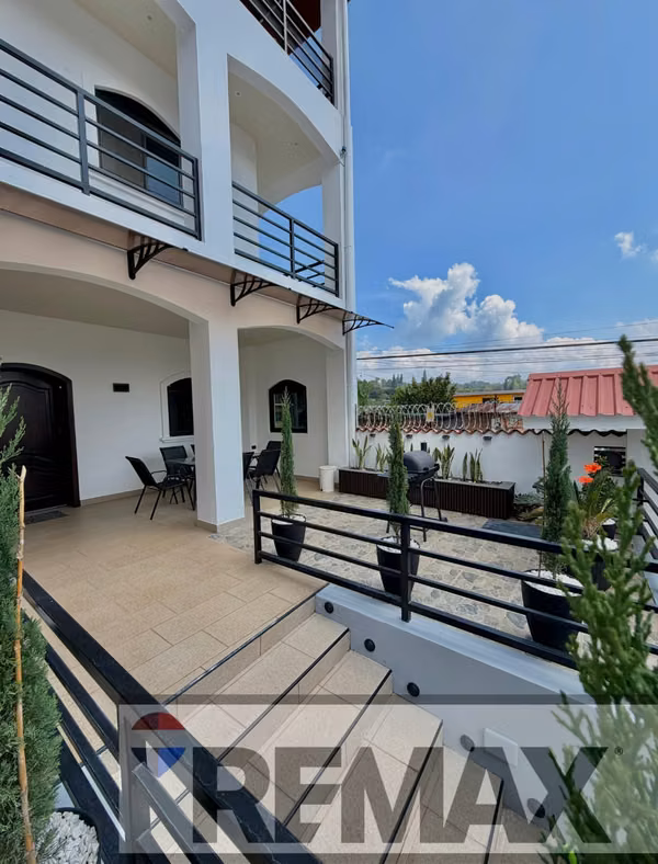 ATACO, CASA EN VENTA. EN EL CENTRO DEL PUEBLO