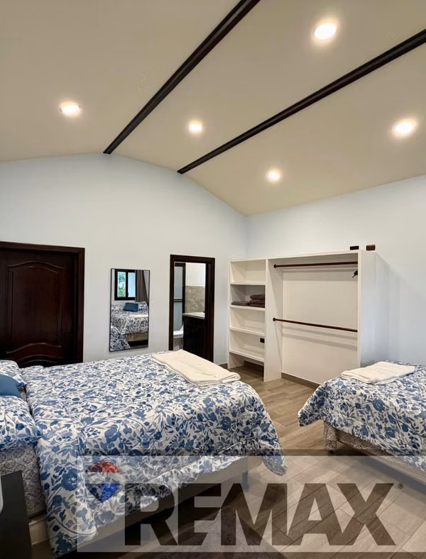 ATACO, CASA EN VENTA. EN EL CENTRO DEL PUEBLO