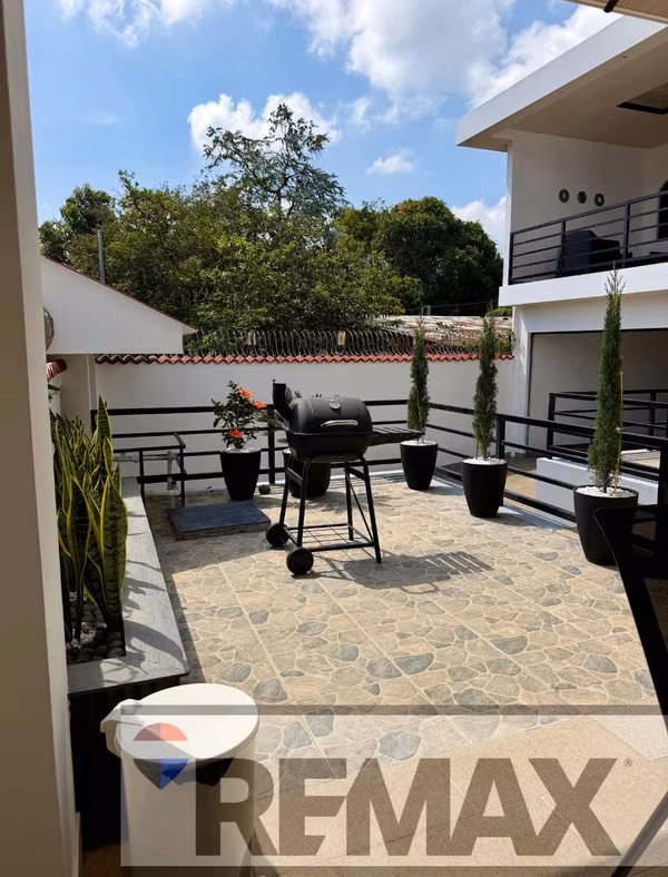 ATACO, CASA EN VENTA. EN EL CENTRO DEL PUEBLO