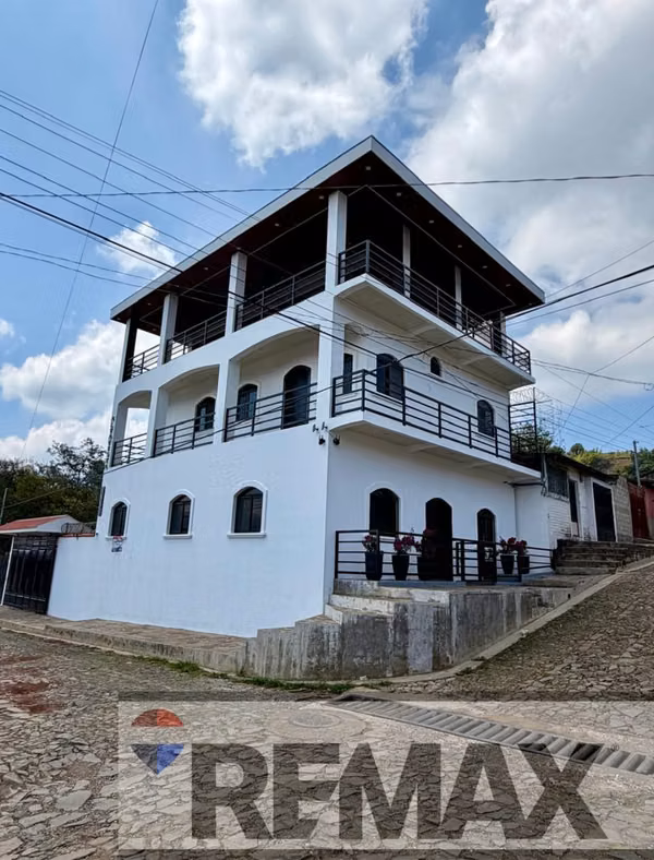 ATACO, CASA EN VENTA. EN EL CENTRO DEL PUEBLO