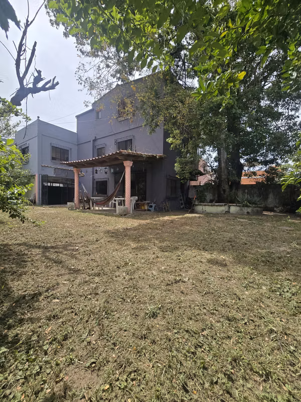 VENTA TERRENO DE ESQUINA  CON CASA - POTENCIAL COMERCIAL- INDUSTRIA O SERVICIO