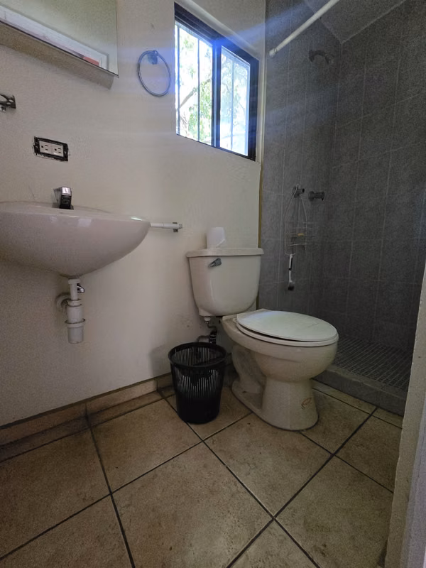 VENTA TERRENO DE ESQUINA  CON CASA - POTENCIAL COMERCIAL- INDUSTRIA O SERVICIO