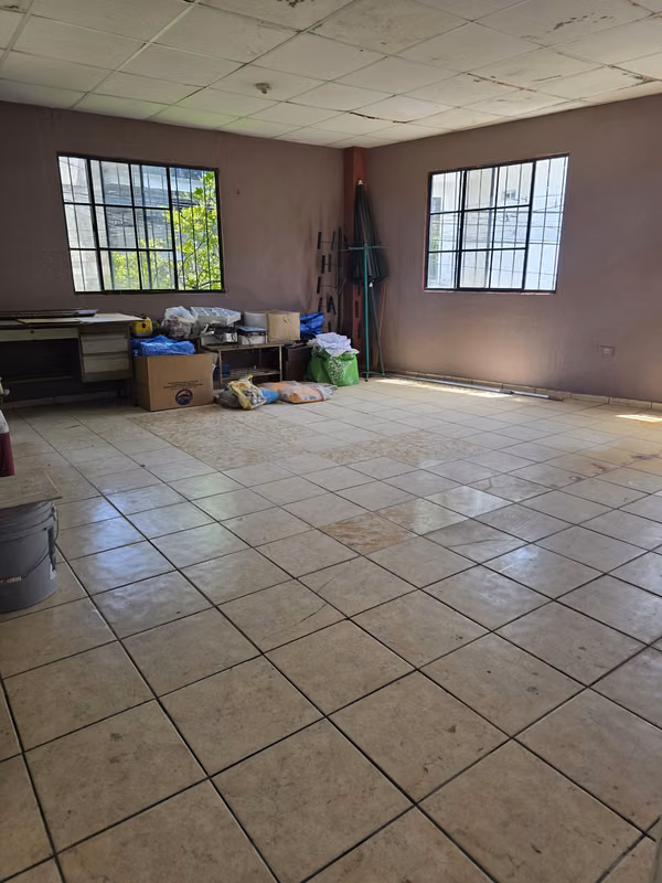 VENTA TERRENO DE ESQUINA  CON CASA - POTENCIAL COMERCIAL- INDUSTRIA O SERVICIO
