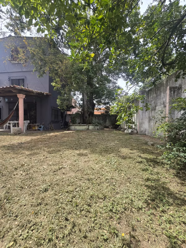 VENTA TERRENO DE ESQUINA  CON CASA - POTENCIAL COMERCIAL- INDUSTRIA O SERVICIO