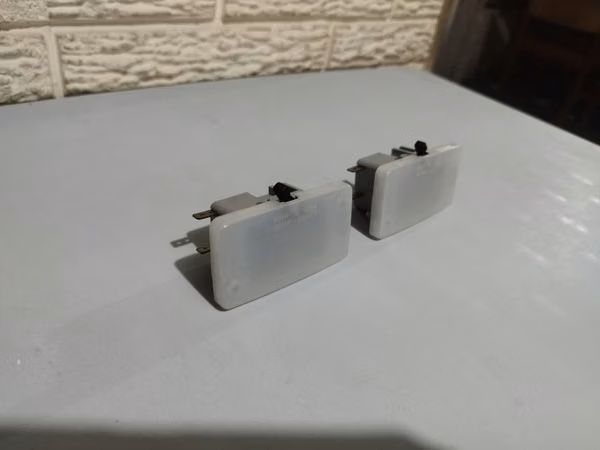 LUZ DE BAUL CON FOCO Y CAJA CON SWITCH