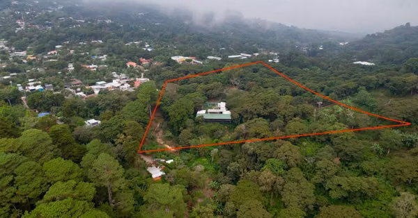 Se venden 3 manzanas en Volcán de San Salvador a orilla de calle