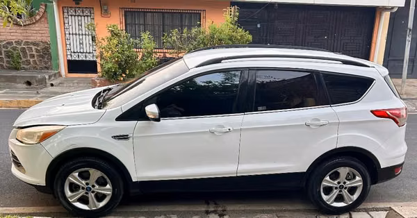 Vendo camioneta Ford scape 2015