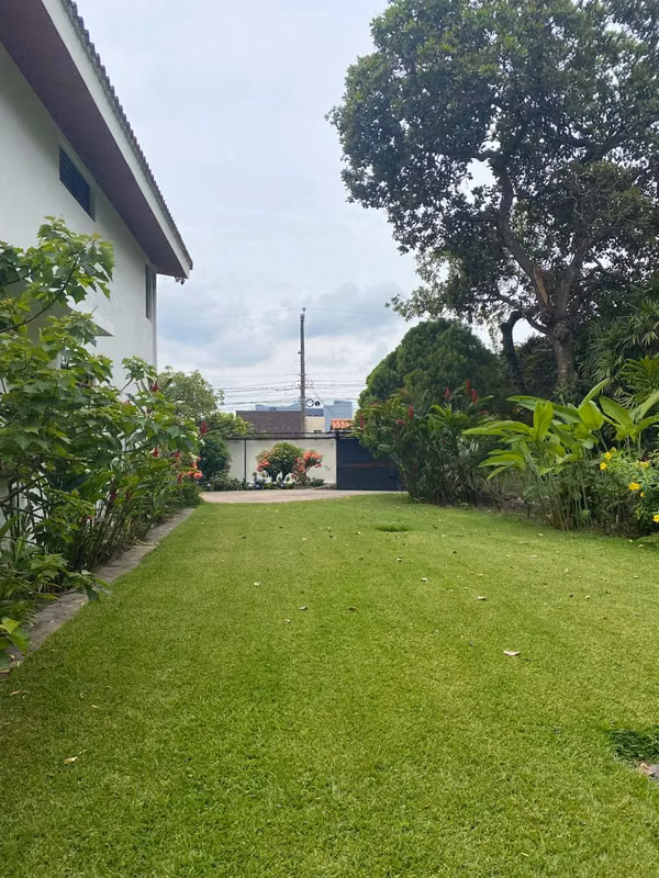ESCALON RESTAURANTE U OFICINAS ALQUILER $9,500 NO PRIVADO