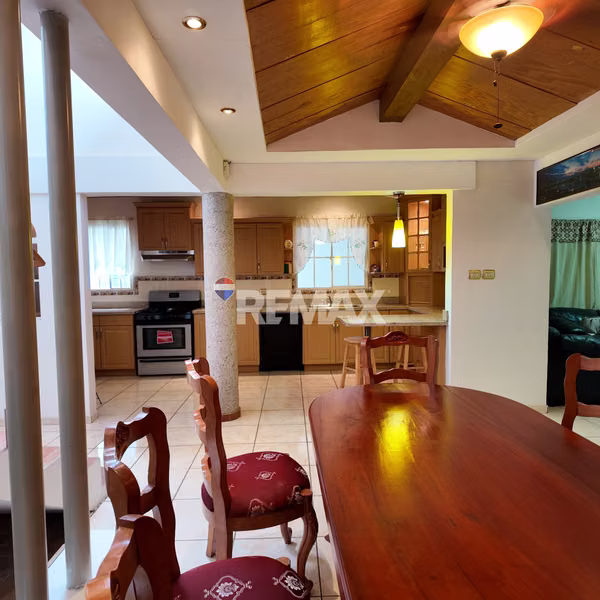 SANTA ANA CENTRO, CASA EN VENTA. Z BARRIO SAN LORENZO