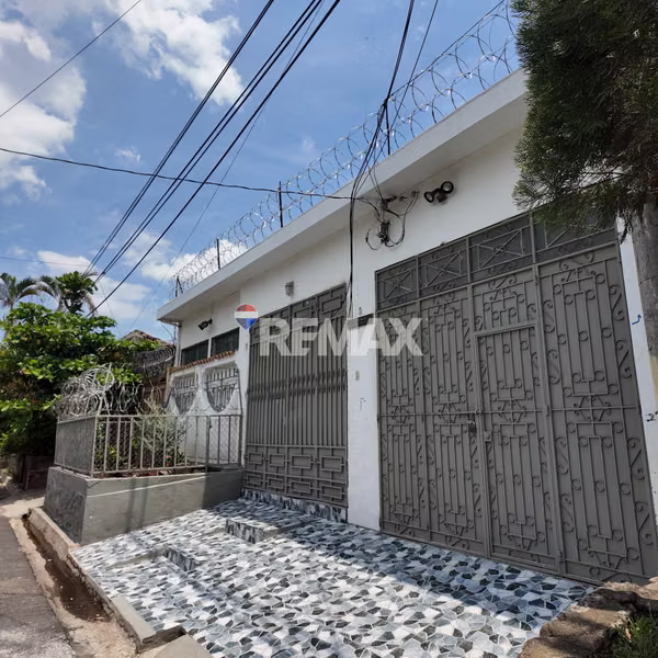 SANTA ANA CENTRO, CASA EN VENTO. Z BARRIO SAN LORENZO