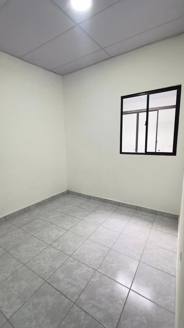 COLINAS DEL NORTE 3, CERCANO A LA TRONCAL, VENTA DE CASA REMODELADA DE PASAJE