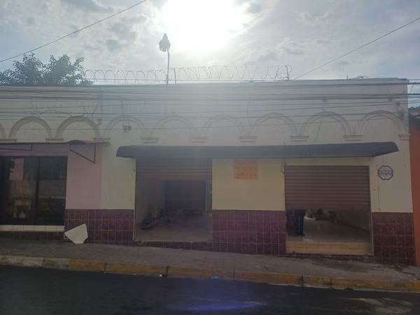SONSONATE. I RENT ONE OR TWO COMMERCIAL PREMISES IN THE ANGEL NEIGHBORHOOD.