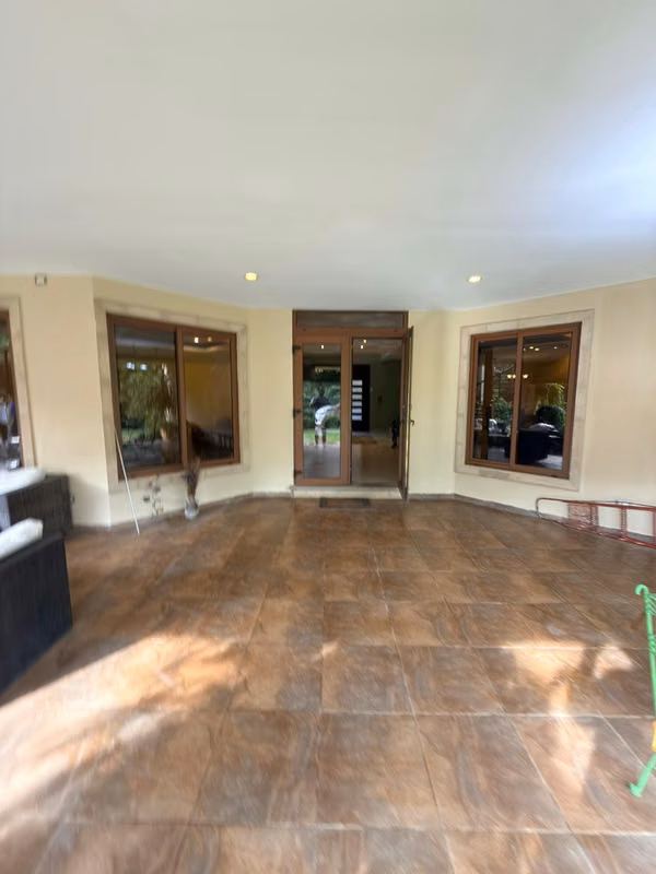 SE VENDE CASA QUINTAS DE SANTA ELENA, tiene de terreno 3,000 v2 y 650 m