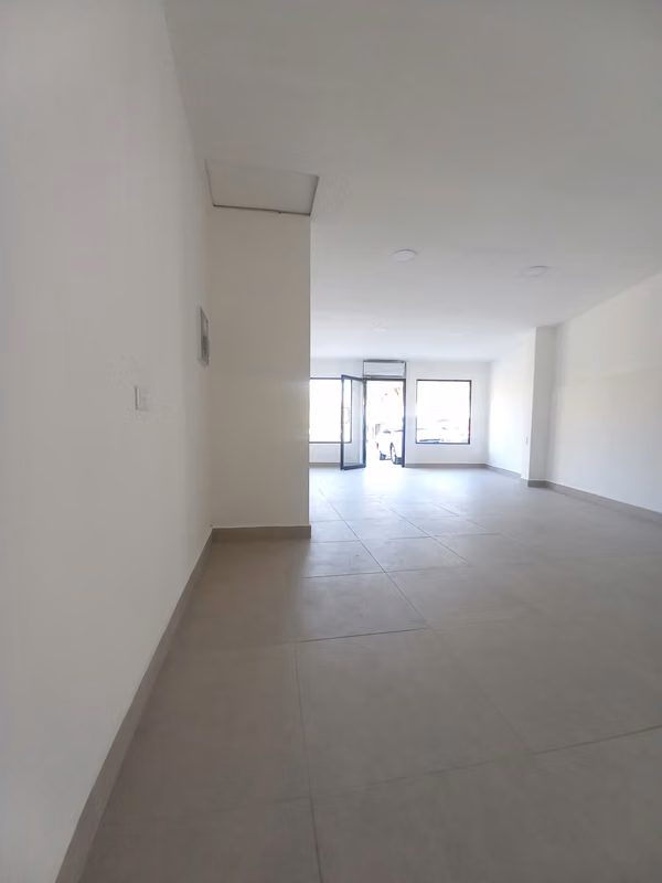Alquilo Local Comercial Sobre Calle Principal