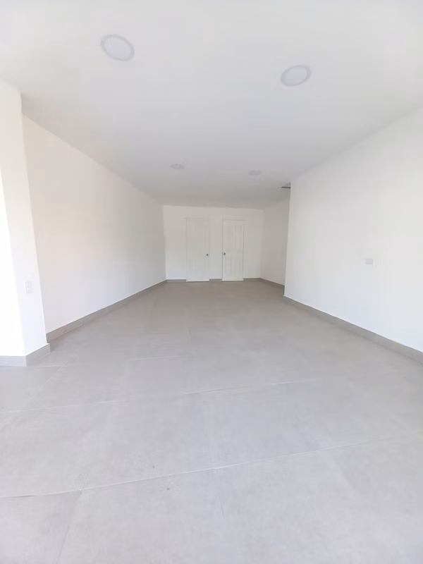 Alquilo Local Comercial Sobre Calle Principal