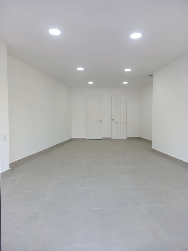 Alquilo Local Comercial Sobre Calle Principal