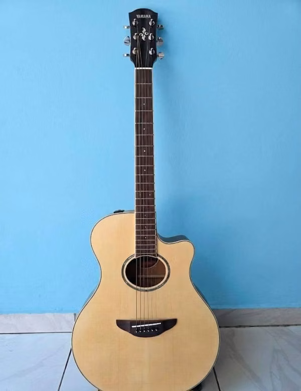 Vengo guitarra nueva.
