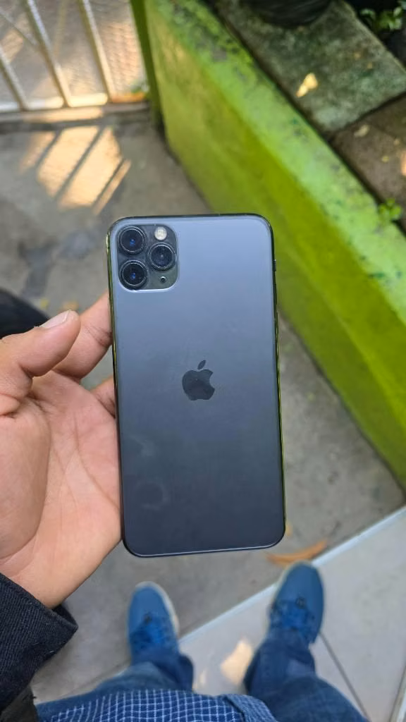 I sell Iphone 11 Pro Max NATIDO NEGOCIABLE