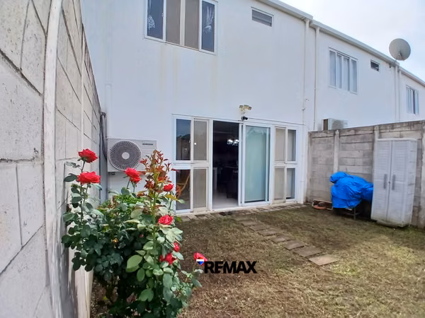CASA AMPLIA EN RESIDENCIAL ACRÓPOLI, SONSONATE