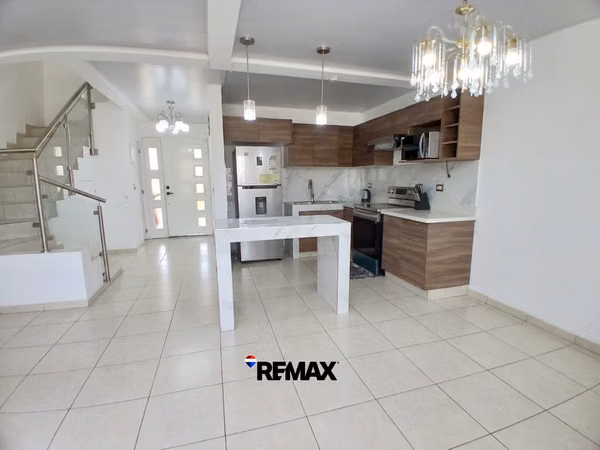 CASA AMPLIA EN RESIDENCIAL ACRÓPOLI, SONSONATE