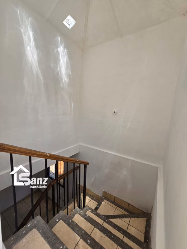 CASA CON AMPLIO TERRENO EN VENTA - POTENCIAL COMERCIAL- INDUSTRIAL- SERVICIOS
