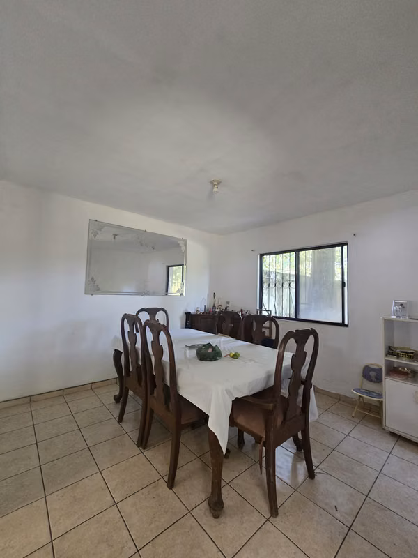 CASA CON AMPLIO TERRENO EN VENTA - POTENCIAL COMERCIAL- INDUSTRIAL- SERVICIOS