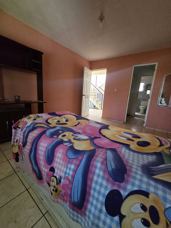 CASA CON AMPLIO TERRENO EN VENTA - POTENCIAL COMERCIAL- INDUSTRIAL- SERVICIOS