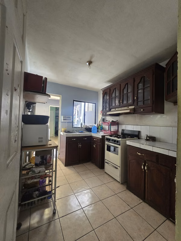 CASA CON AMPLIO TERRENO EN VENTA - POTENCIAL COMERCIAL- INDUSTRIAL- SERVICIOS
