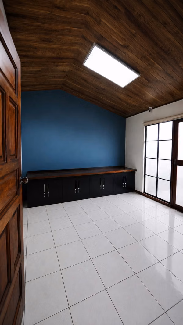Excelente para invertir: Casa en venta  Cumbres de la Esmeralda (no privado)