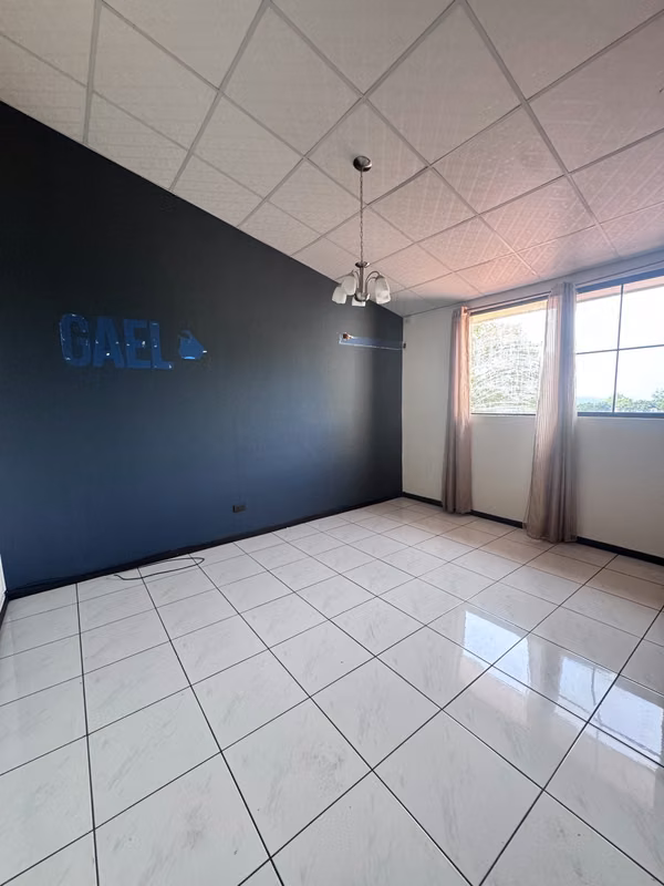 Excelente para invertir: Casa en venta  Cumbres de la Esmeralda (no privado)