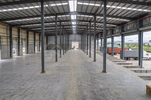 Bodegas en alquiler en construcción - Lourdes