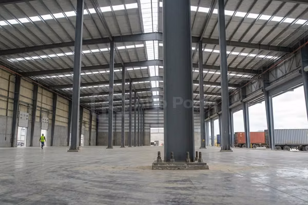 Bodegas en alquiler en construcción - Lourdes