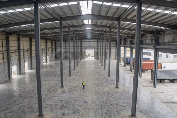Bodegas en alquiler en construcción - Lourdes