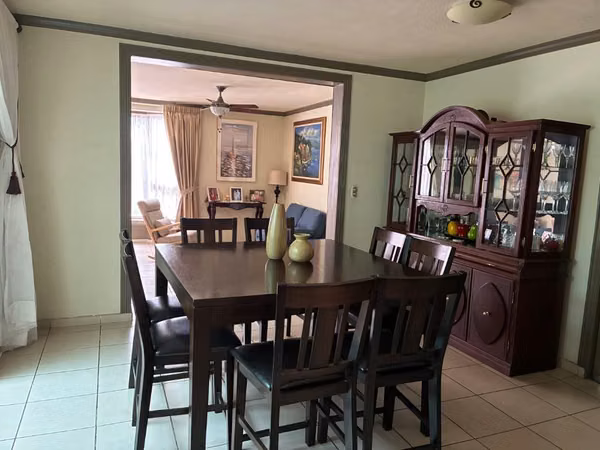 Casa de lujo en alquiler en Cumbres de Cuscatlán con 4 habitaciones y 4 estacionamientos