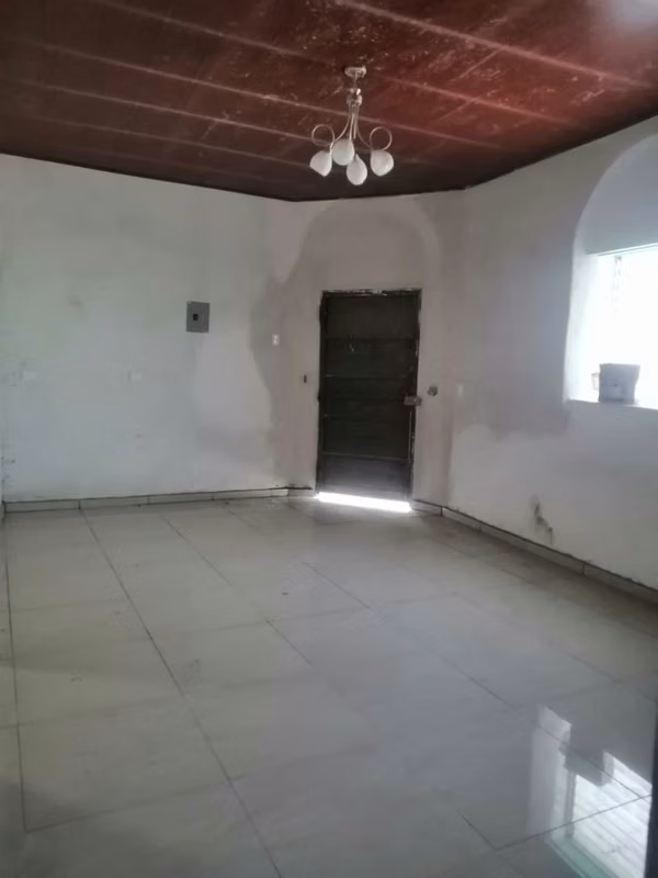 HOUSE IN THE CENTER OF SANTA ANA