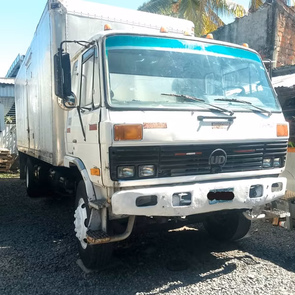 Nissan UD 1988 - 8 Toneladas - Furgón 24 Pies - Listo para Trabajar
