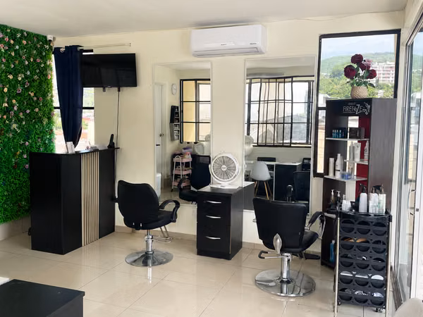 Se Vende Salón de Belleza Totalmente Equipado | Negocio Operando | Excelente Ubicación