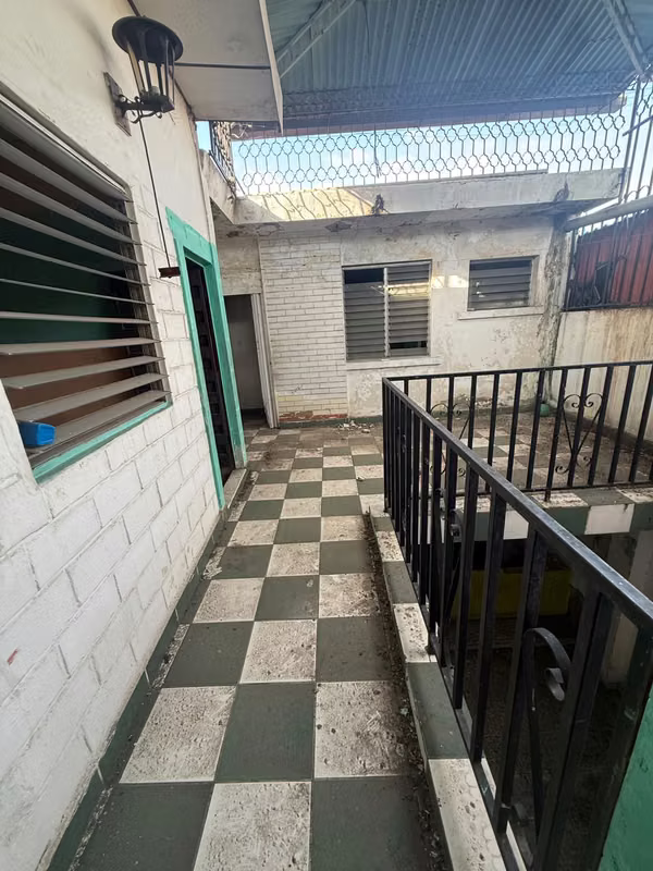 NEIGHBORHOOD CONCEPT, SELL HOUSE OF TWO LEVELS TO REMODELING CENTRAL AREA ADJACENT TO THE TIENDONA