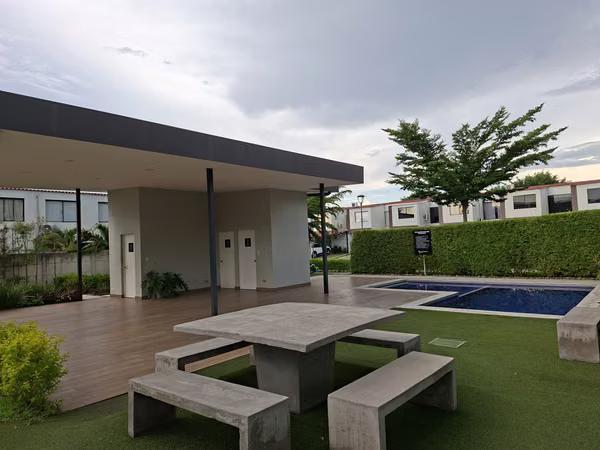 ALQUILO CASA SENDEROS DE OPICO 1. LOURDES