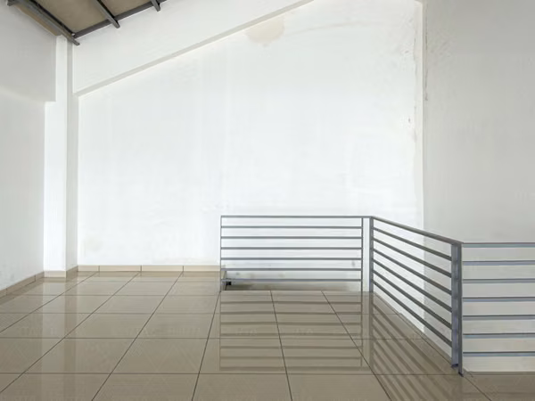EN ALQUILER | LOCAL TIPO LOFT – SEGUNDO NIVEL, PLAZA TRIANA, CALLE LA MASCOTA, SAN SALVADOR